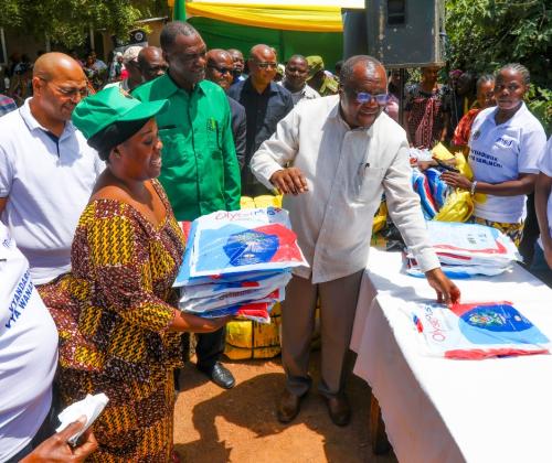 Shinyanga Regional Commissioner Hon. Anamoringi Macha Presenting a Vyanarua to a Citizen as a Symbol of the Launch of the Vyanarua Distribution Exercise in Shinyanga Region